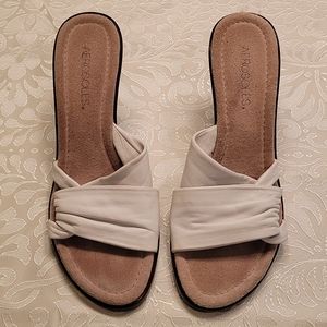 White Aerosole Sandals Sz 8B